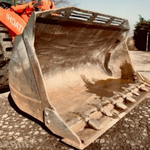 Нож боковой 26758-82361 погрузчика Hitachi ZW180